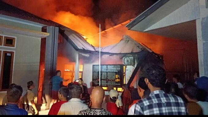 Kantor Keuchik Gampong Lampaloh Terbakar